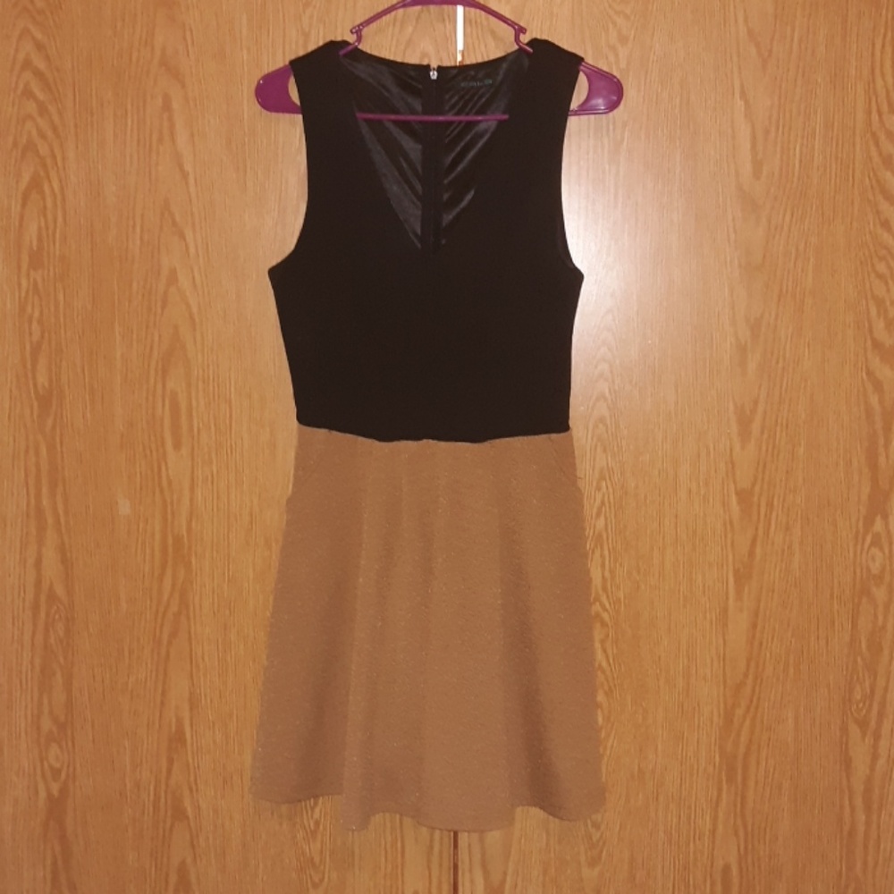2 tone dress With Pockets!
